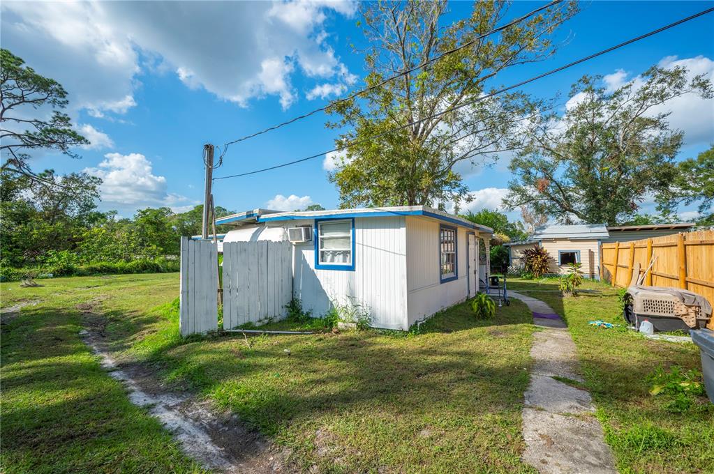 3221 Crutchfield Road Lakeland, FL 33805 - Photo 2 of 49 a view of back yard of the house