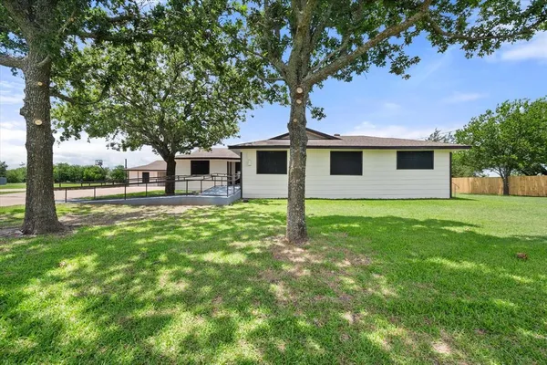 $374,000 | 5835 County Road 2091, Corsicana, TX 75110