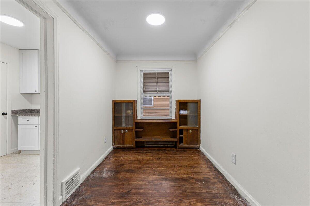 6150 Neff Avenue Detroit, MI 48224 - Photo 6 of 24 04-IMG_3079