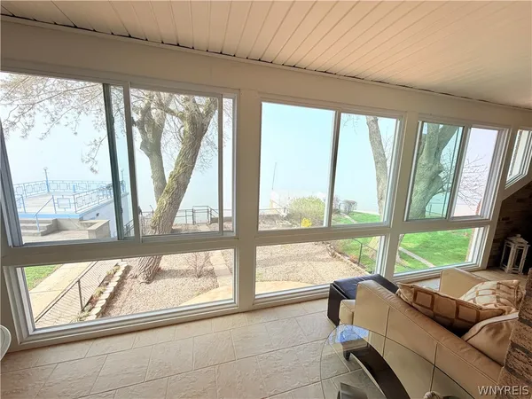 $525,000 | 31 North Shore Drive, Hamburg, NY 14219