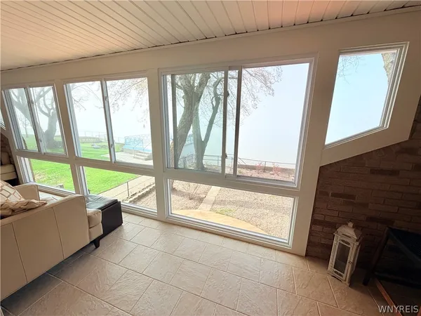 $525,000 | 31 North Shore Drive, Hamburg, NY 14219