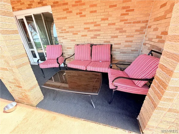 $525,000 | 31 North Shore Drive, Hamburg, NY 14219