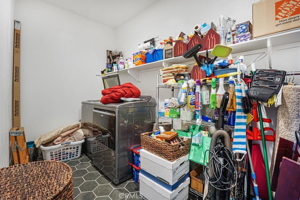 32359 Peters Street Menifee, CA 92584 - Photo 7 of 53 Extra large laundry room