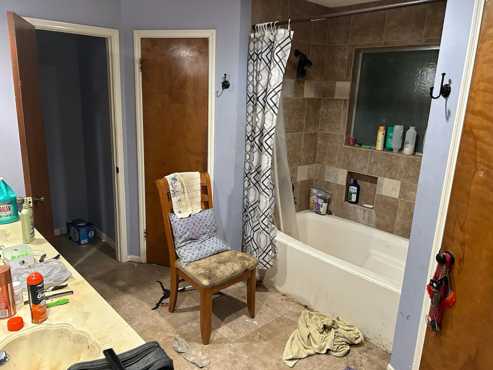 1710 Indian Shores Road Crosby, TX 77532 - Photo 6 of 9 a bathroom with a tub and a shower