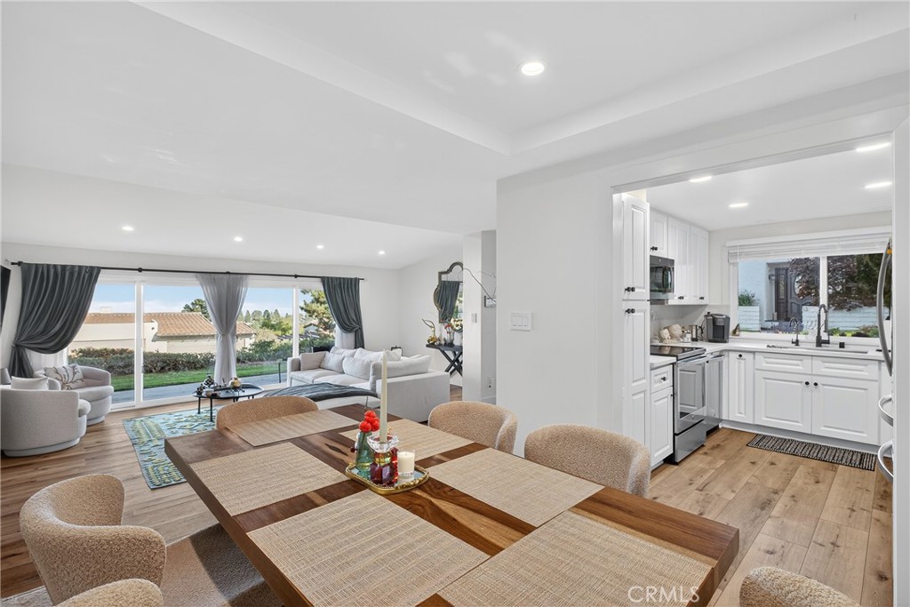 5 Cypress Way Rolling Hills Estates, CA 90274 - Photo 21 of 45 a living room with furniture and view of kitchen