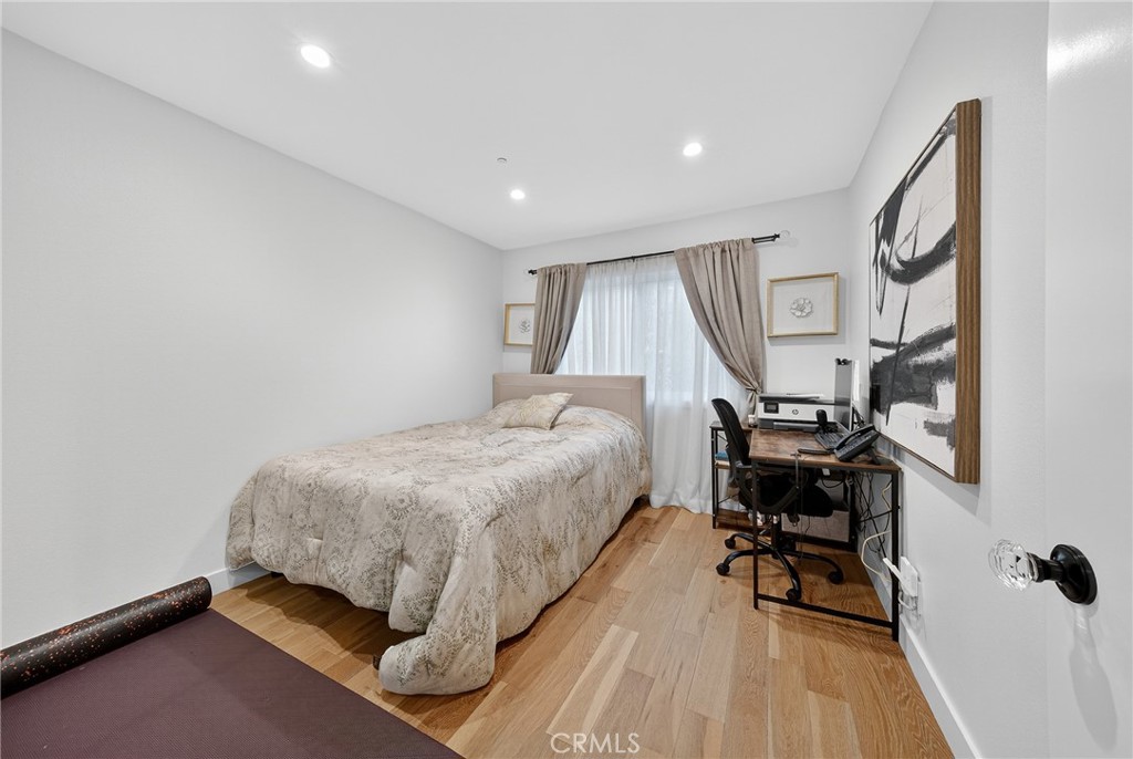 5 Cypress Way Rolling Hills Estates, CA 90274 - Photo 9 of 45 a bed room with a bed and a chair