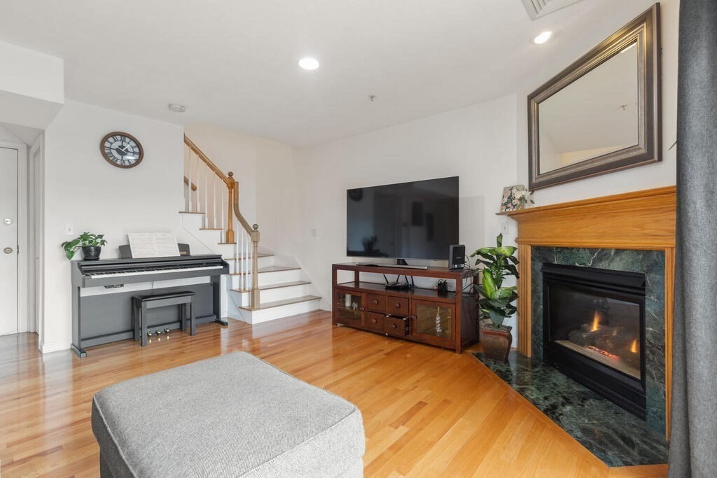7 Conant Road, Unit 12 Winchester, MA 01890 - Photo 5 of 31 Gallery Image 5