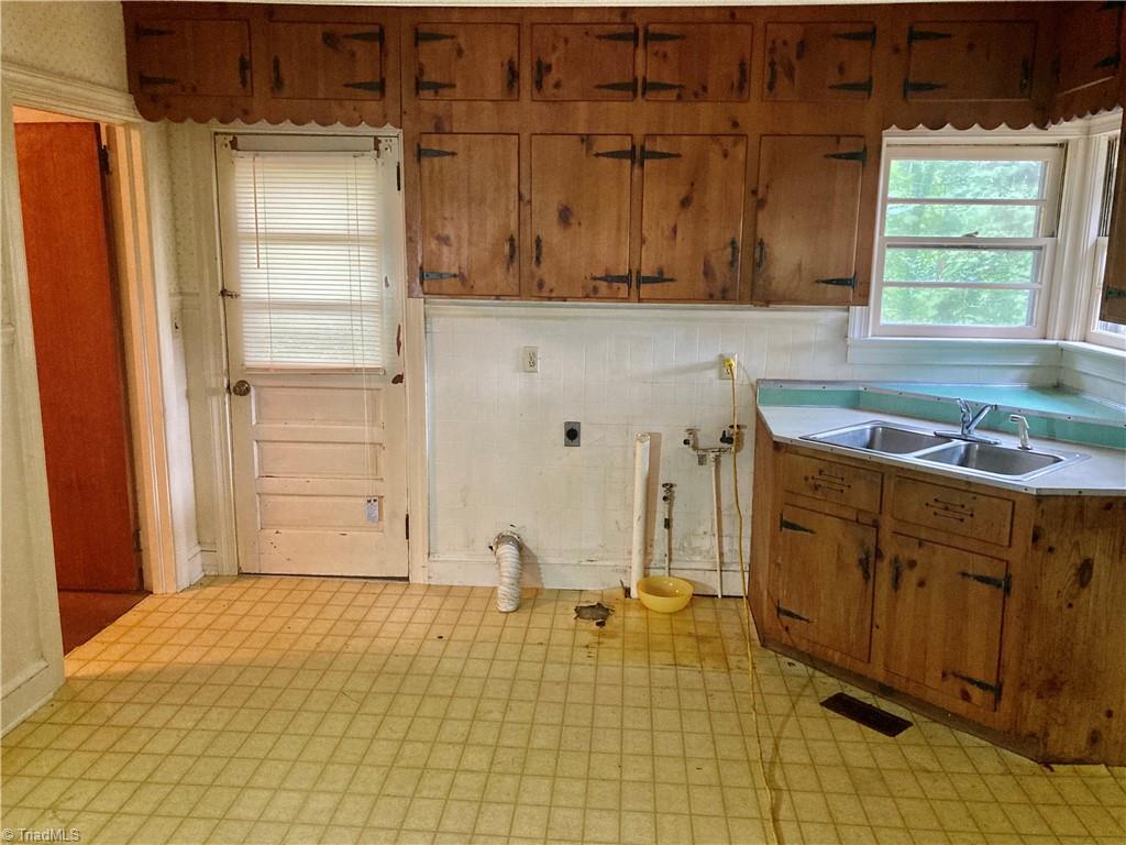 908 Cliff Road Asheboro, NC 27203 - Photo 10 of 24 Gallery Image 10