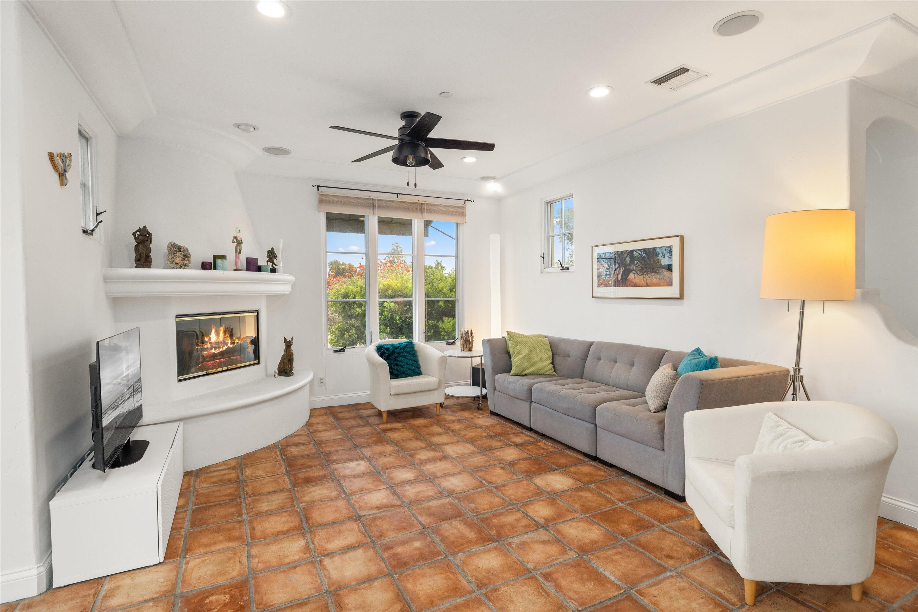 220 Santa Barbara Street, Unit D Santa Barbara, CA 93101 - Photo 2 of 18 living room