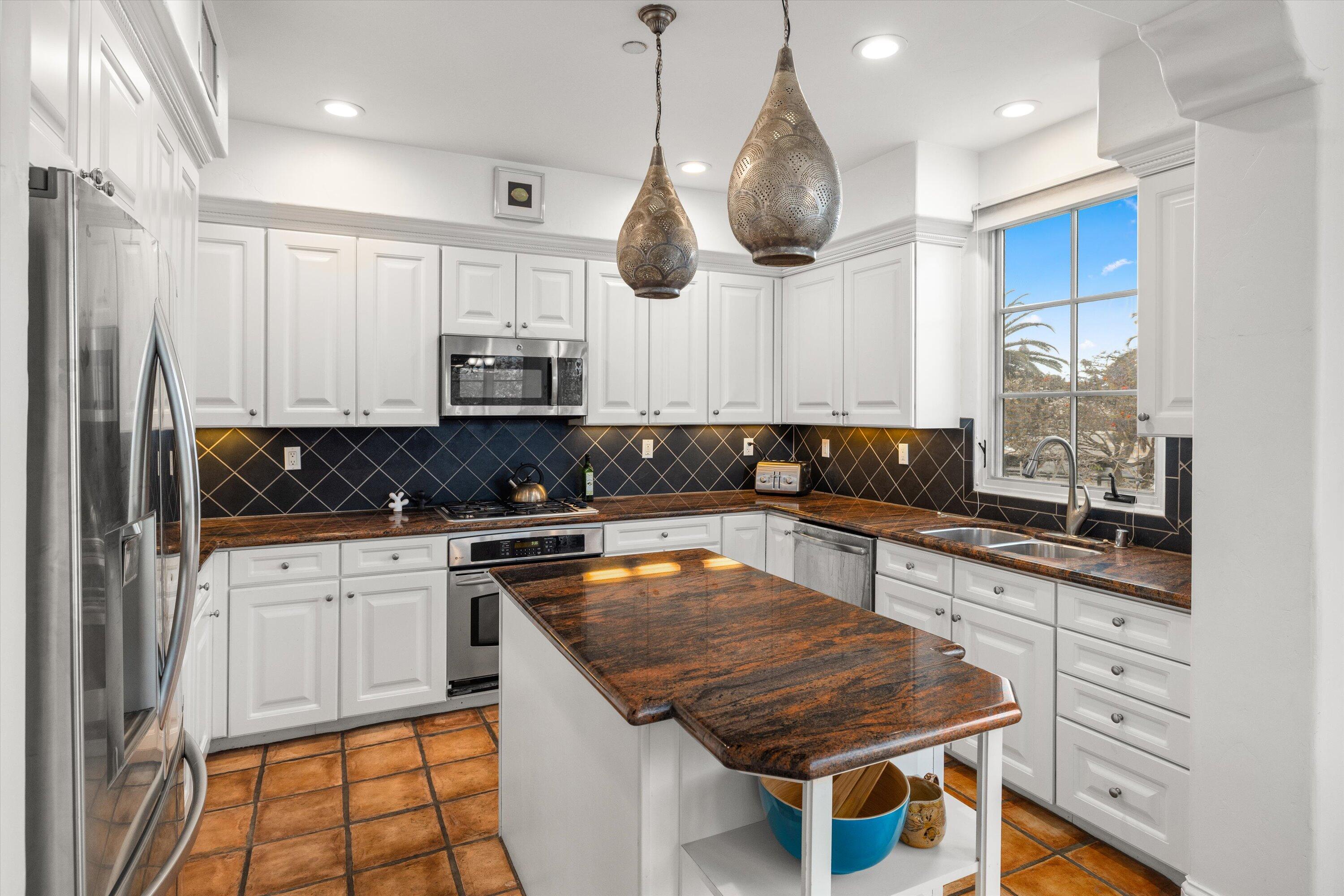 220 Santa Barbara Street, Unit D Santa Barbara, CA 93101 - Photo 3 of 18 kitchen