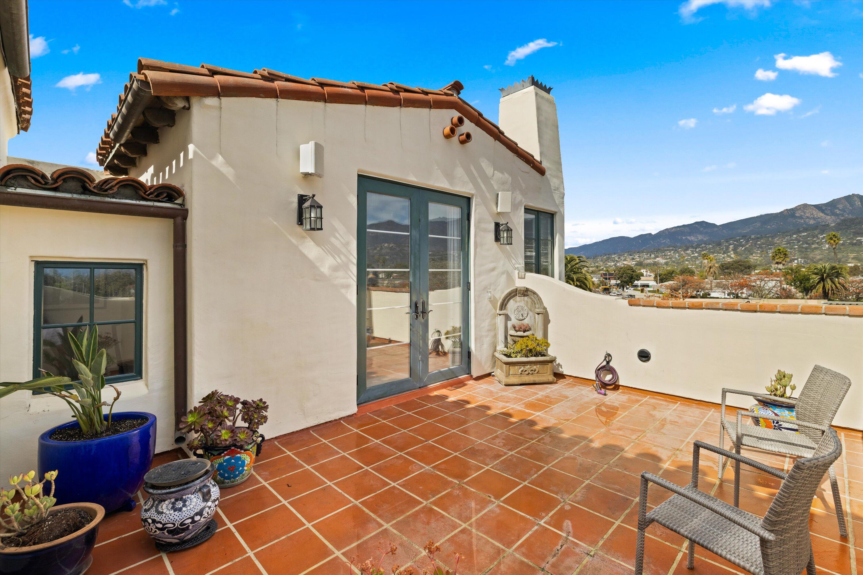 220 Santa Barbara Street, Unit D Santa Barbara, CA 93101 - Photo 8 of 18 primary patio
