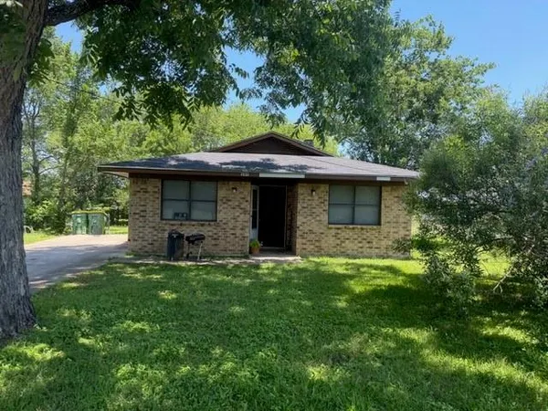 $80,000 | 205 East Sabine Street, Groesbeck, TX 76642