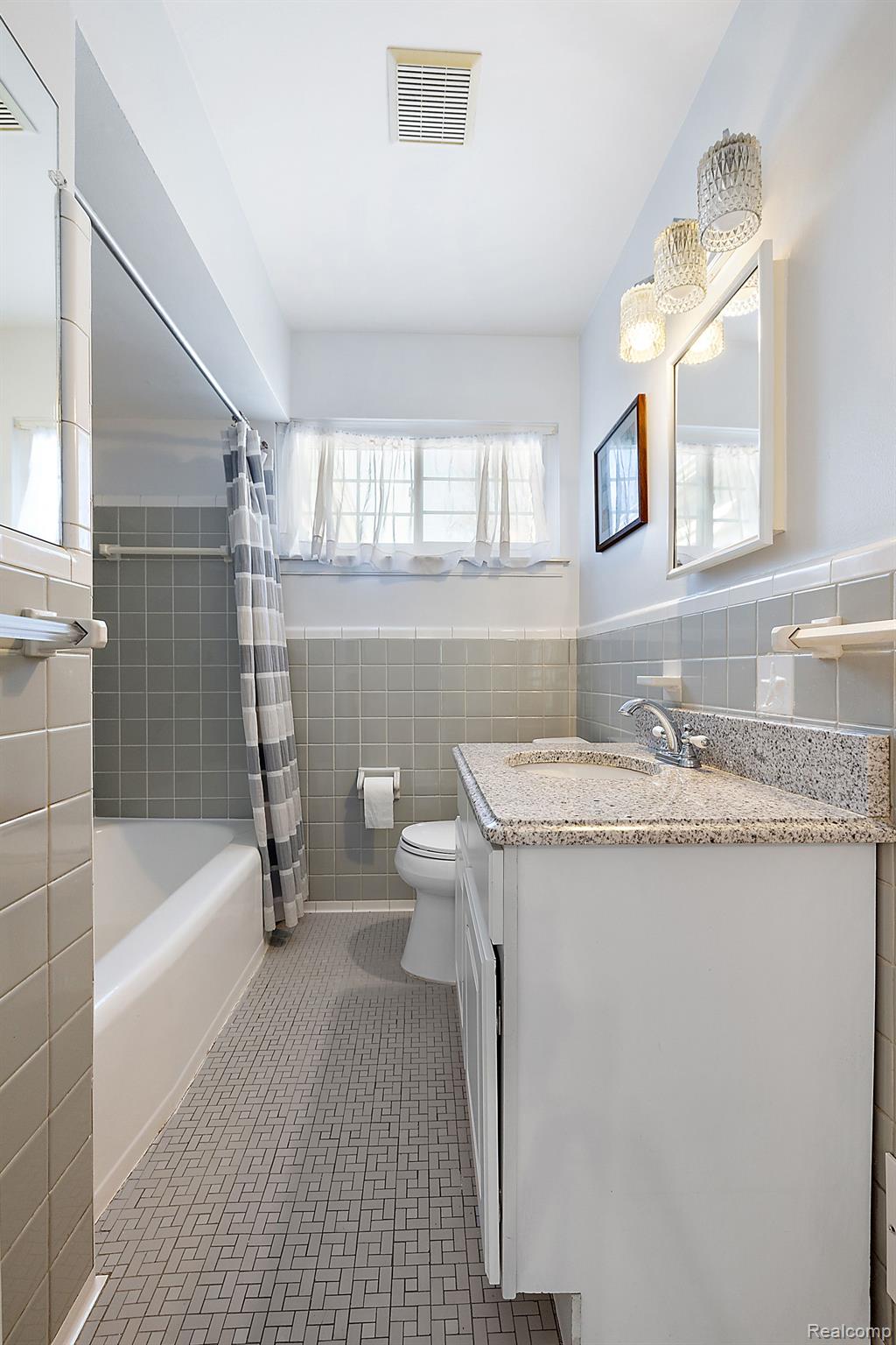 1581 Cheltenham Road Birmingham, MI 48009 - Photo 15 of 29