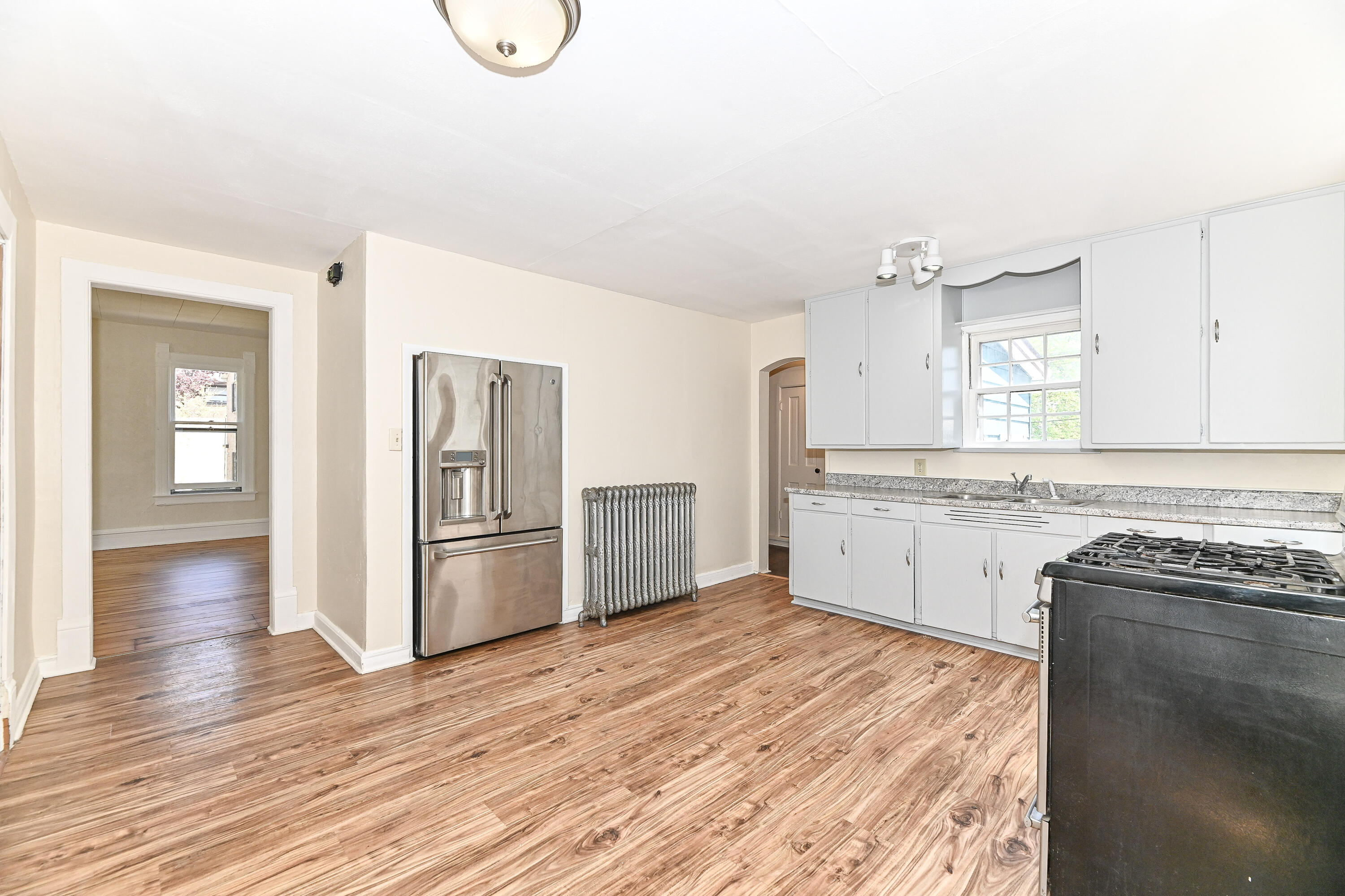 3270 South 92nd Street Milwaukee, WI 53227 - Photo 5 of 30 Kitchen