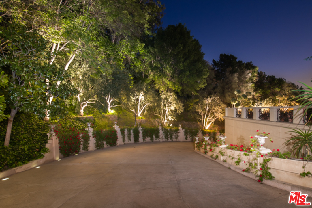11459 Bellagio Road Los Angeles, CA 90049 - Photo 3 of 42