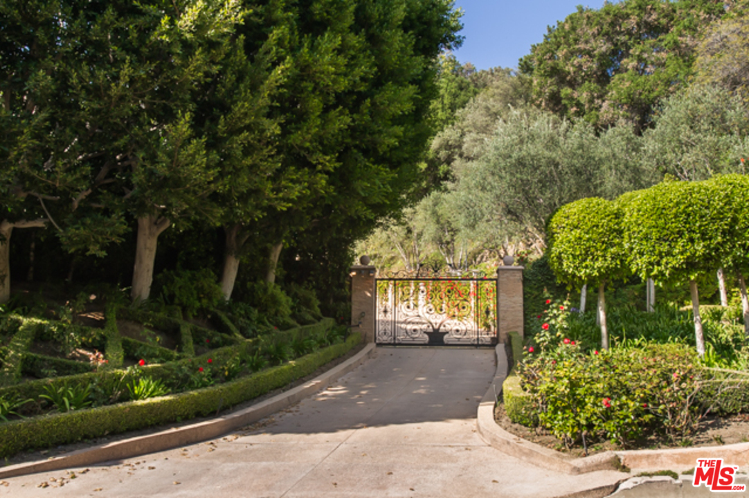 11459 Bellagio Road Los Angeles, CA 90049 - Photo 21 of 42