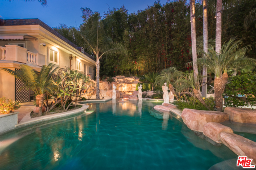 11459 Bellagio Road Los Angeles, CA 90049 - Photo 9 of 42