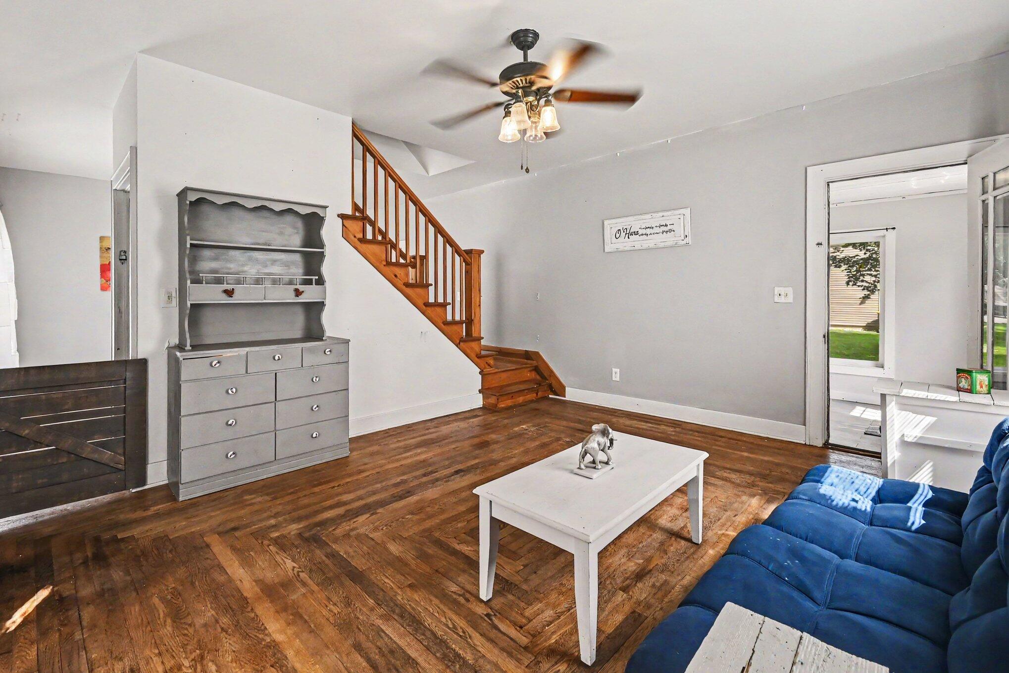 412 Merritt Street Charlotte, MI 48813 - Photo 3 of 22 006_file_2845