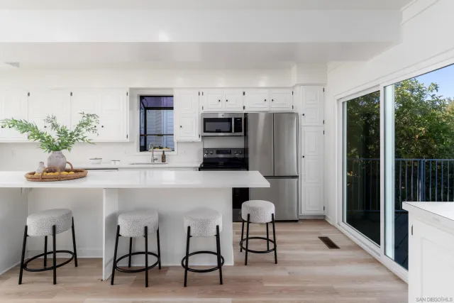 $3,345,000 | 7850 Roseland Drive, La Jolla, CA 92037