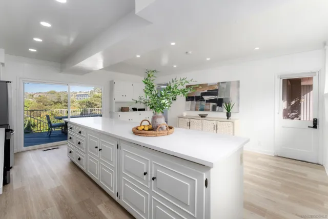 $3,345,000 | 7850 Roseland Drive, La Jolla, CA 92037