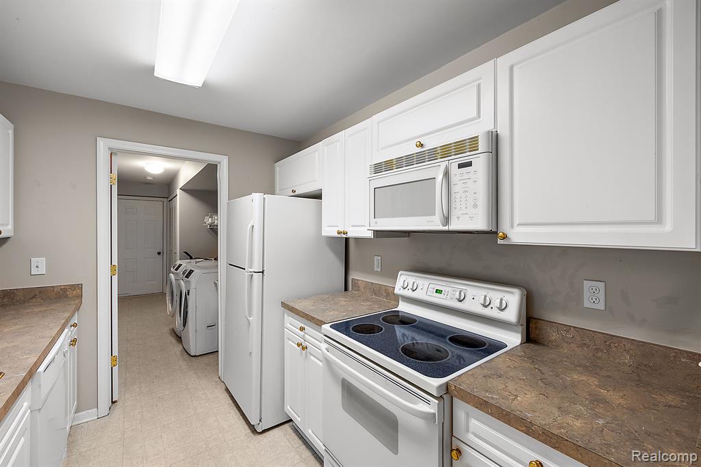 3707 Oakmonte Boulevard Rochester, MI 48306 - Photo 17 of 35