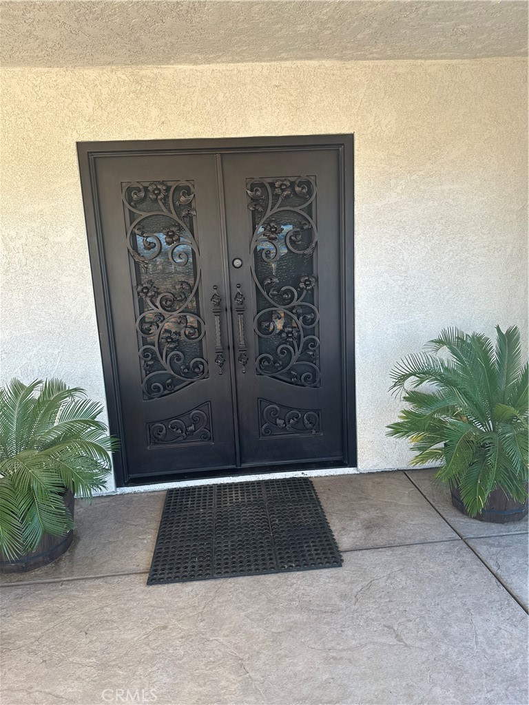 14426 Tumbleweed Road Phelan, CA 92371 - Photo 7 of 38 a view of entryway with an empty room