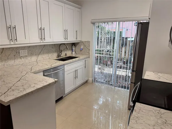 $2,550 | 8025 Lake Drive, Unit 102, Doral, FL 33166