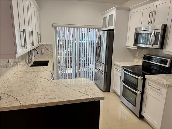 $2,550 | 8025 Lake Drive, Unit 102, Doral, FL 33166
