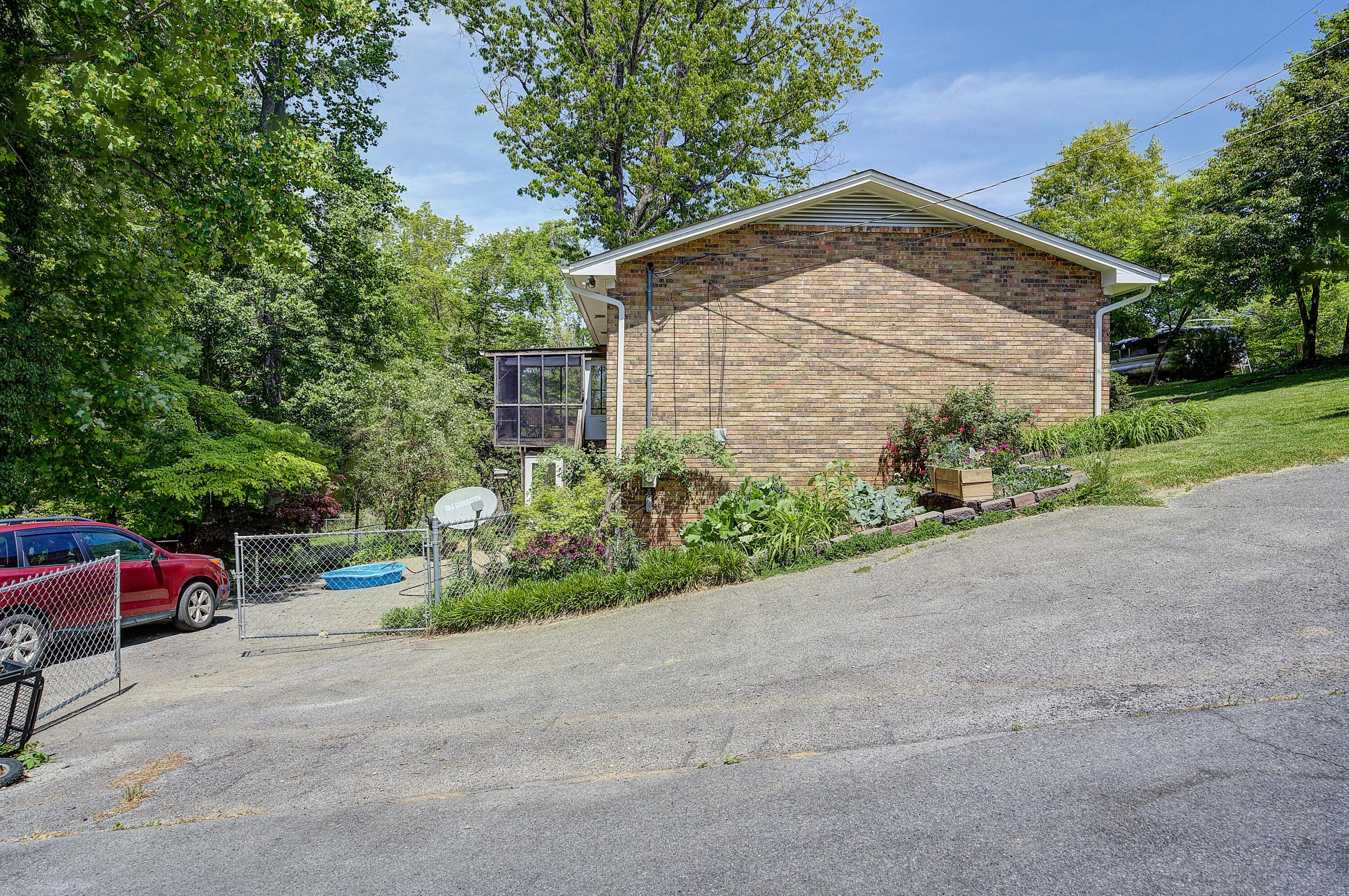 460 Merman Road Kingsport, TN 37663 - Photo 4 of 30 Merman--26