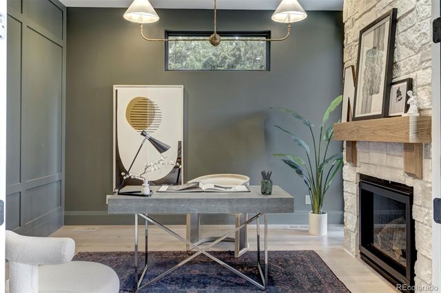 a view of a livingroom with furniture