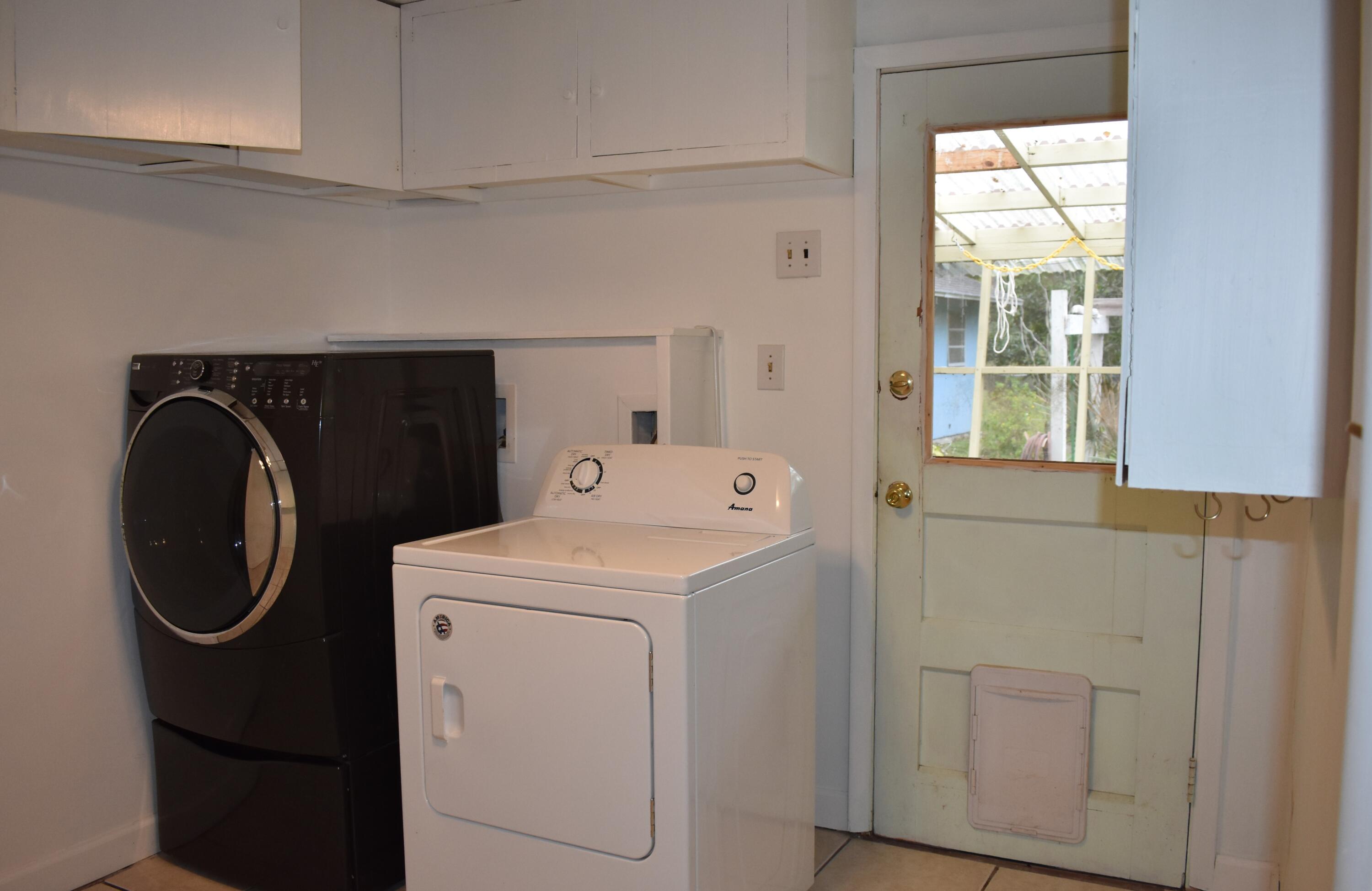 1812 Pinewood Road Melbourne, FL 32934 - Photo 20 of 31 a utility room with dryer and washer