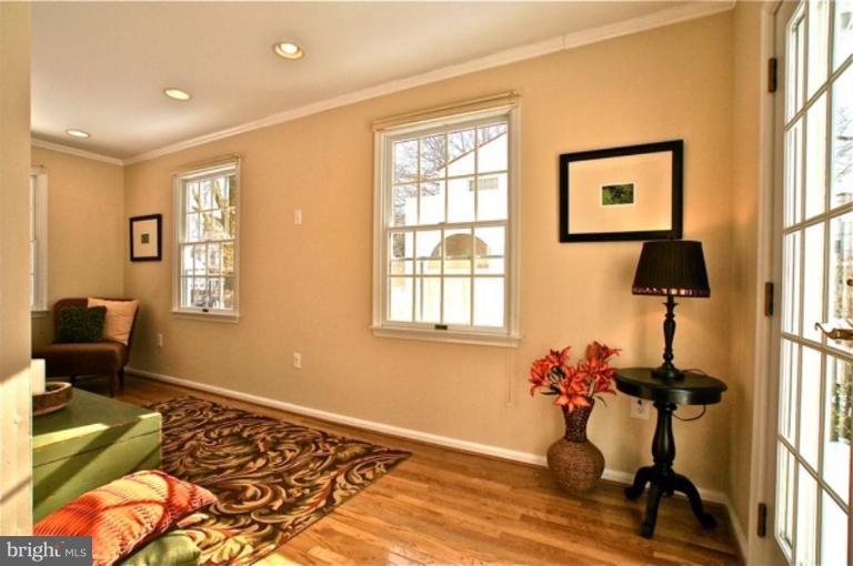 7104 Sheffield Road Baltimore, MD 21212 - Photo 13 of 17 Family Room