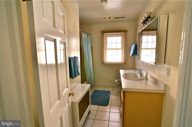 7104 Sheffield Road Baltimore, MD 21212 - Photo 14 of 17 Bath #1