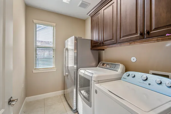 $560,000 | 6815 Cottonwood Crest Lane, Katy, TX 77493
