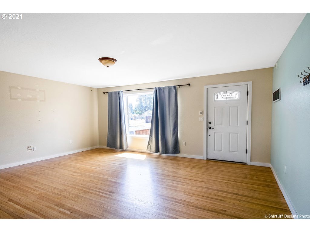 5234 B Street Springfield, OR 97478 - Photo 4 of 31
