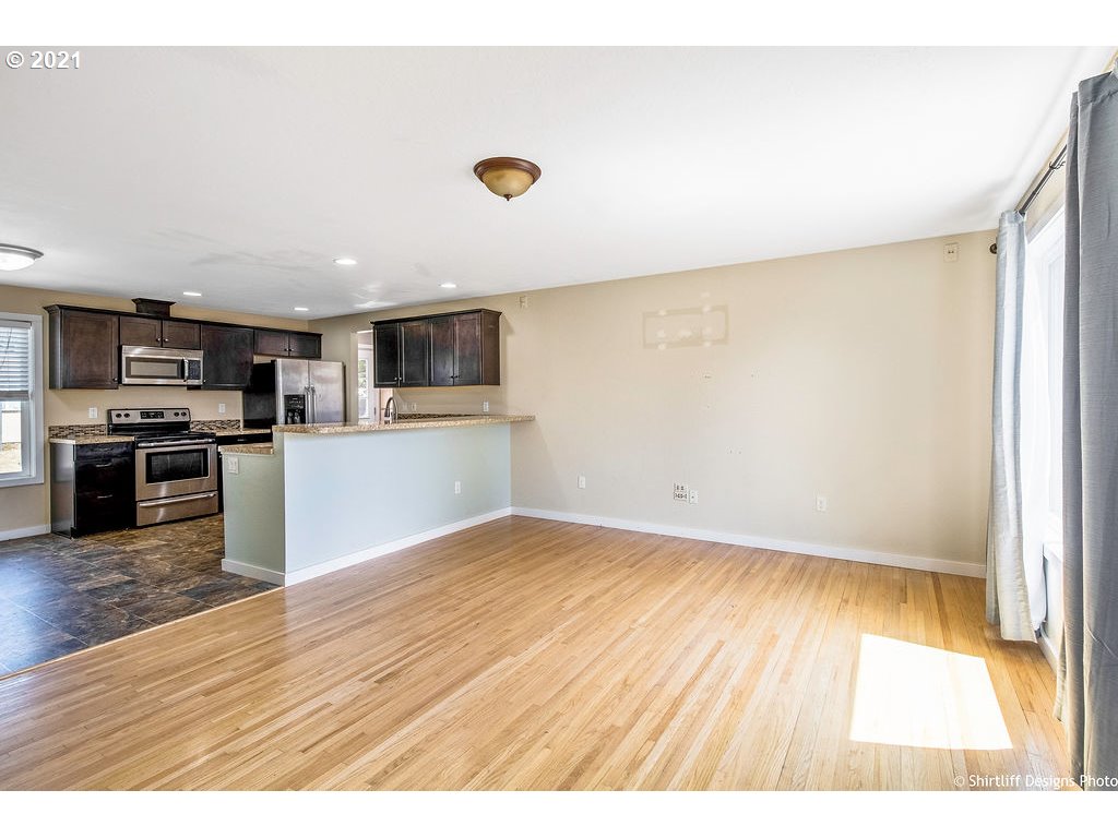 5234 B Street Springfield, OR 97478 - Photo 5 of 31