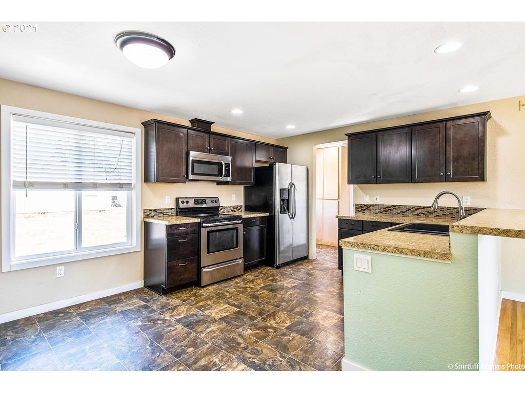 5234 B Street Springfield, OR 97478 - Photo 8 of 31