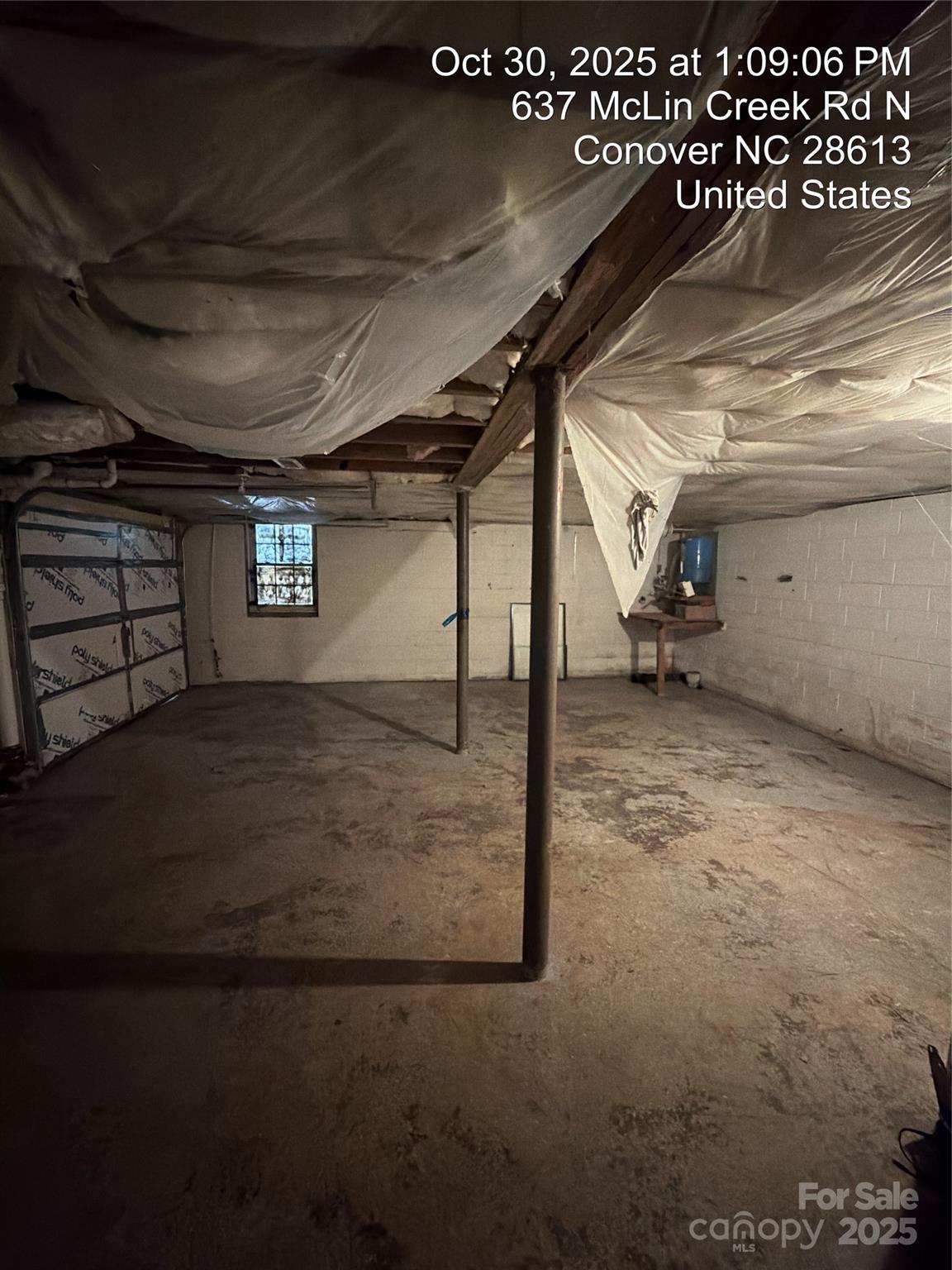 637 McLin Creek Road North Conover, NC 28613 - Photo 13 of 13 a view of a garage