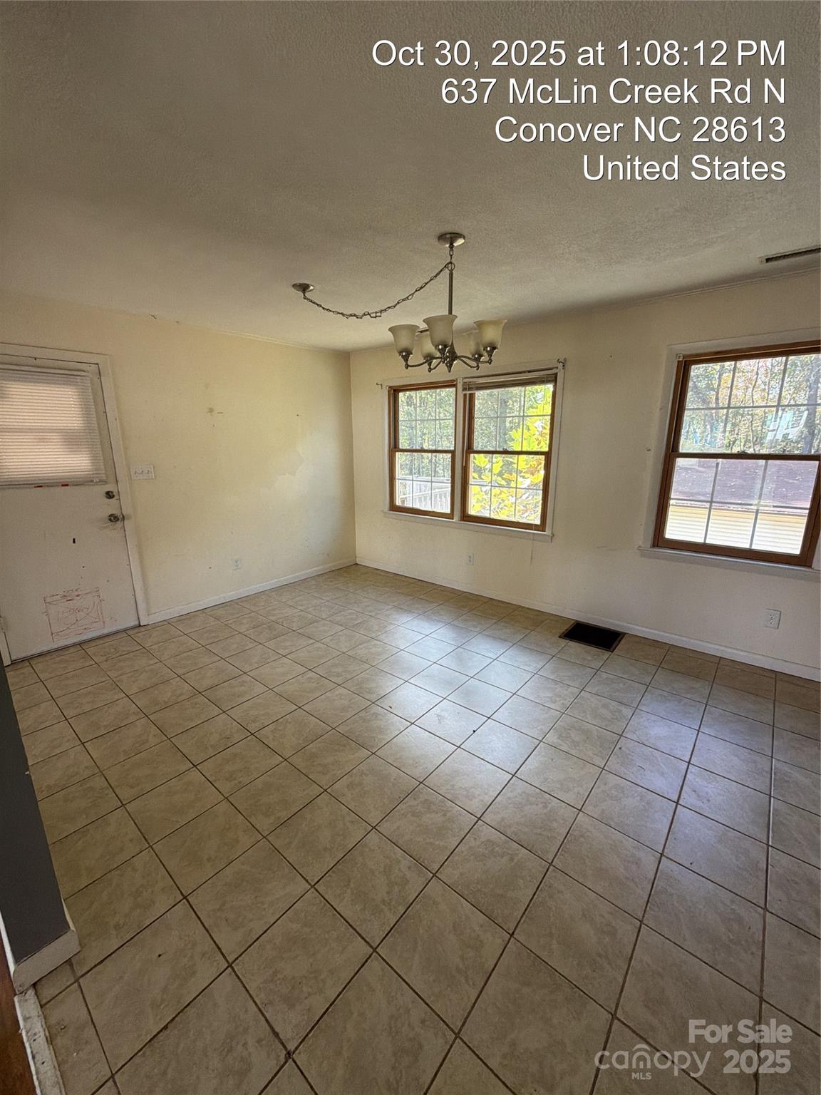 637 McLin Creek Road North Conover, NC 28613 - Photo 6 of 13 an empty room with windows