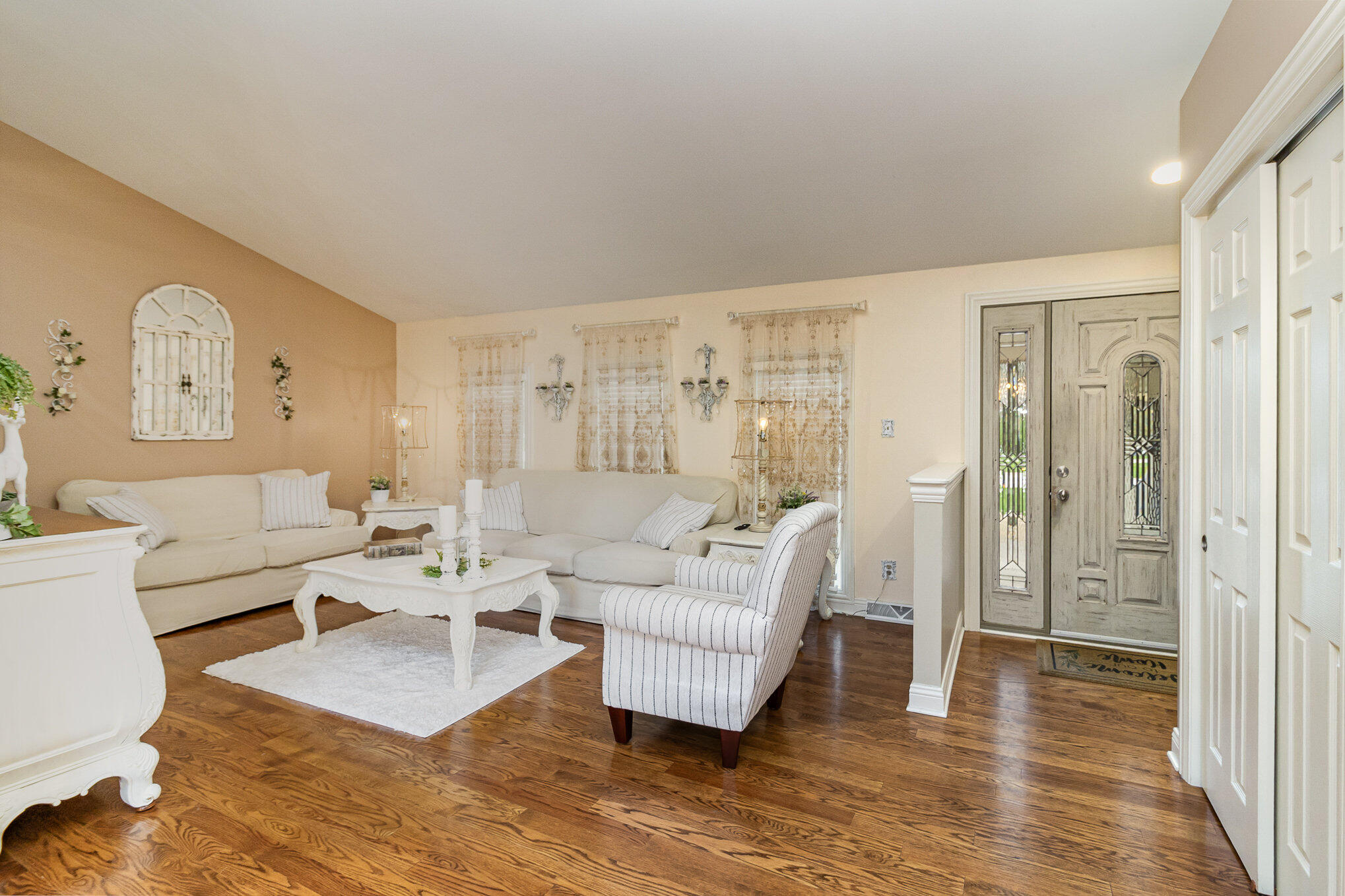 8581 Mathews Street Crown Point, IN 46307 - Photo 5 of 36 2038x1358