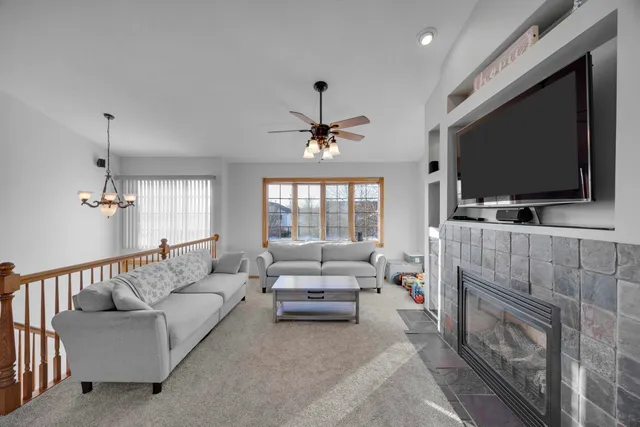 $349,900 | 822 Seminole Drive, Lowell, IN 46356