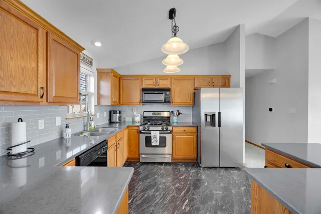 $349,900 | 822 Seminole Drive, Lowell, IN 46356