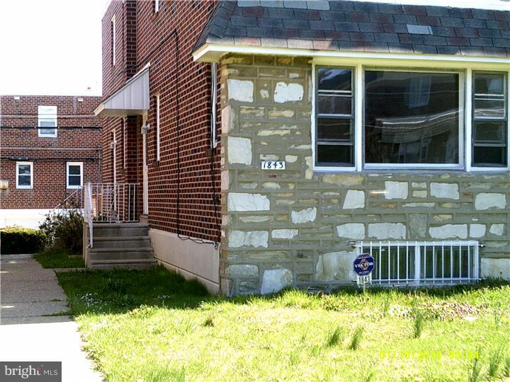 1843 Fox Chase Road Philadelphia, PA 19152 - Photo 3 of 25 Gallery Image 3