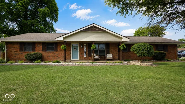 $299,900 | 8094 East Crescent Drive, Seymour, IN 47274