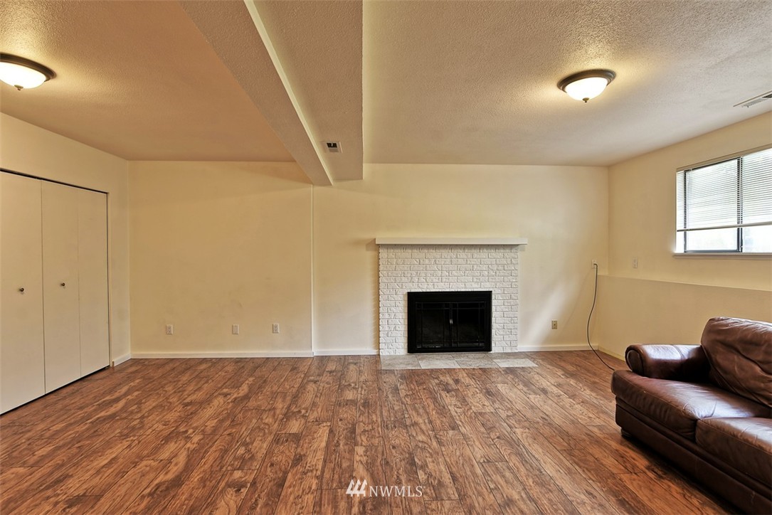 17326 Meadowdale Beach Road Edmonds, WA 98026 - Photo 12 of 20 Gallery Image 12