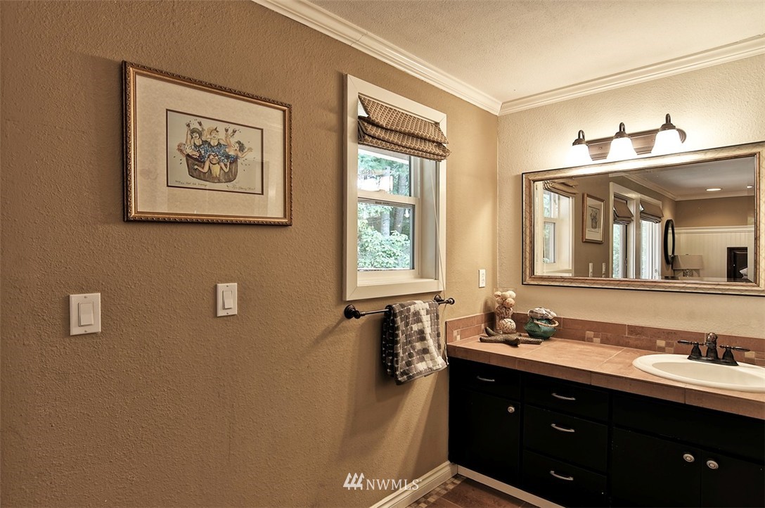 17326 Meadowdale Beach Road Edmonds, WA 98026 - Photo 9 of 20 Gallery Image 9