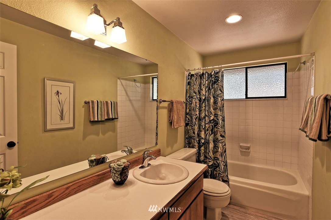 17326 Meadowdale Beach Road Edmonds, WA 98026 - Photo 10 of 20 Gallery Image 10