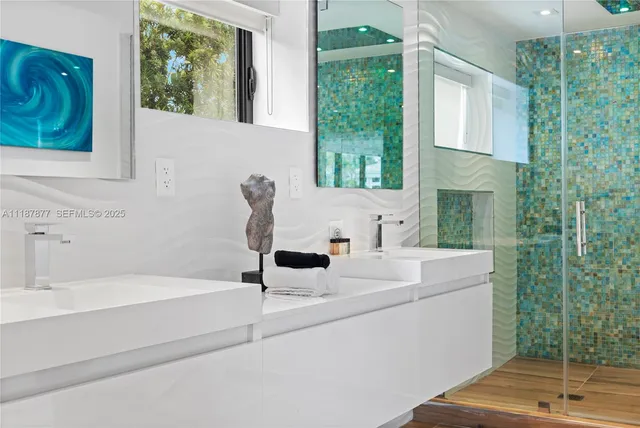 a view of a dinning table and chairs in the patio