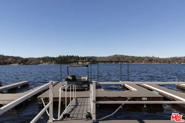 an aerial view of a house with outdoor space and lake view