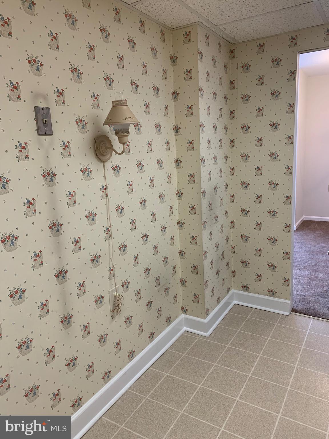 801 Yale Avenue, Unit 207 Swarthmore, PA 19081 - Photo 17 of 35 a bathroom with a shower